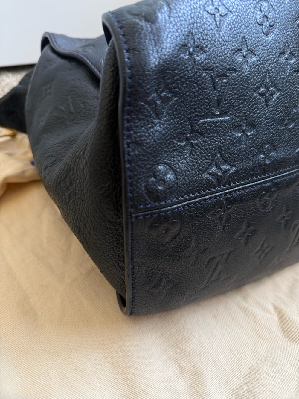 Authentic Louis Vuitton Monogram Empreinte Lumineuse GM bag in Navy Blue - Picture 7 of 16